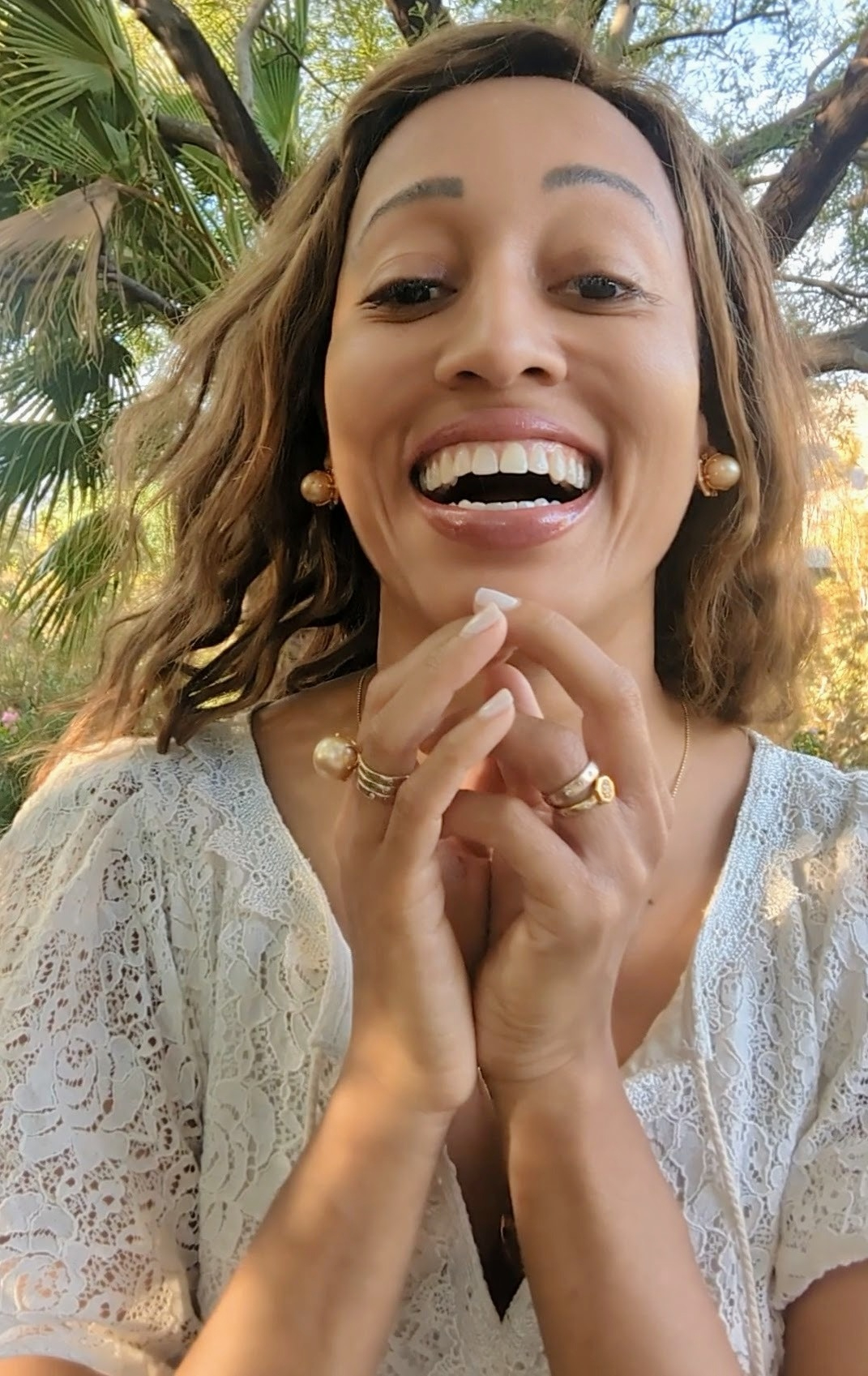 black pretty model wearing Disengagement rings from the wandering jewel